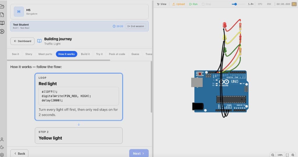 Robo Gurukul Studio — Traffic Light simulation and guided lesson